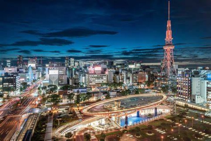 名古屋の夜景と繁華街のイメージ