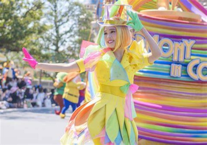 東京ディズニーリゾートのショーとダンサーのイメージ